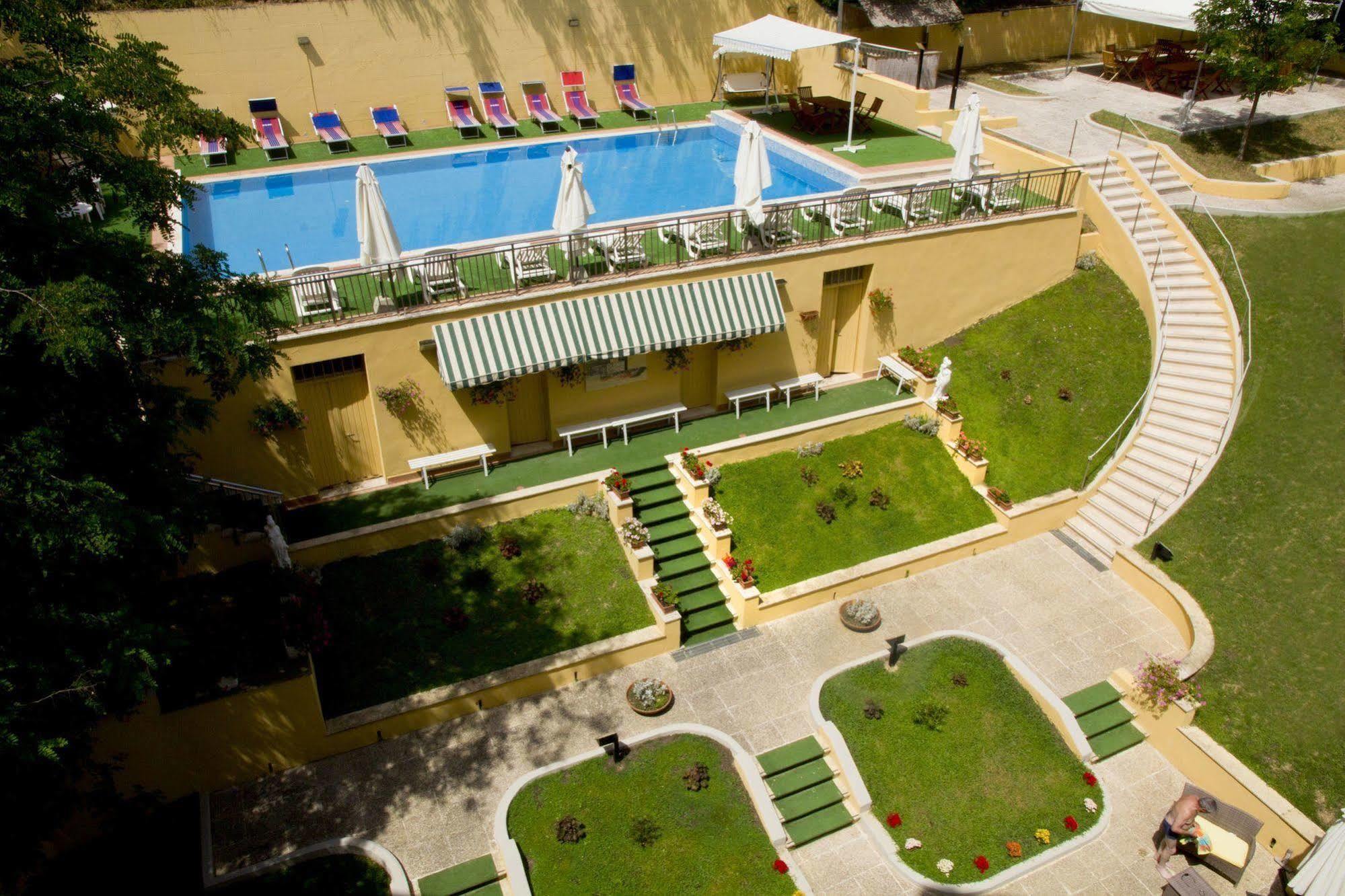 Hotel Alexander Palme Chianciano Terme Bagian luar foto